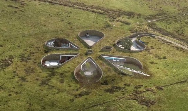 Maison Ecologique de Gary Neville – Manchester 13 MAISONS LES PLUS INSOLITES ET LES PLUS CHÈRES DU MONDE