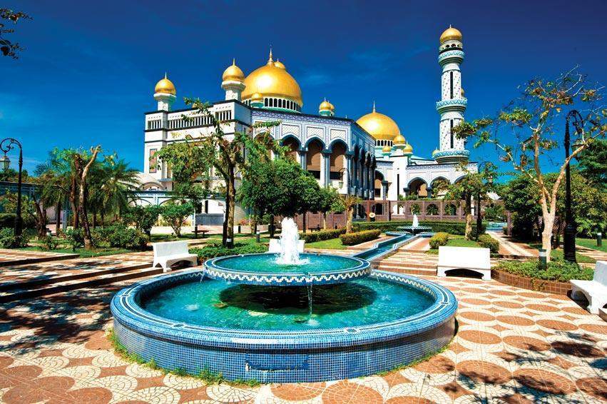 Palais Nurul Iman 13 MAISONS LES PLUS INSOLITES ET LES PLUS CHÈRES DU MONDE