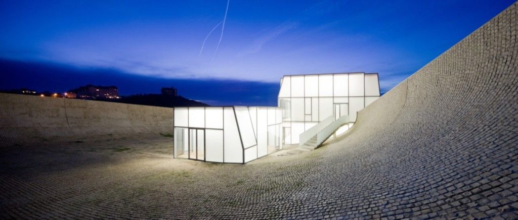 Musée de l'océan et du surf / Steven Holl Architects + Solange Fabiao