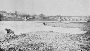 pont sur la vienne a chatellrault en ciment de beton arme