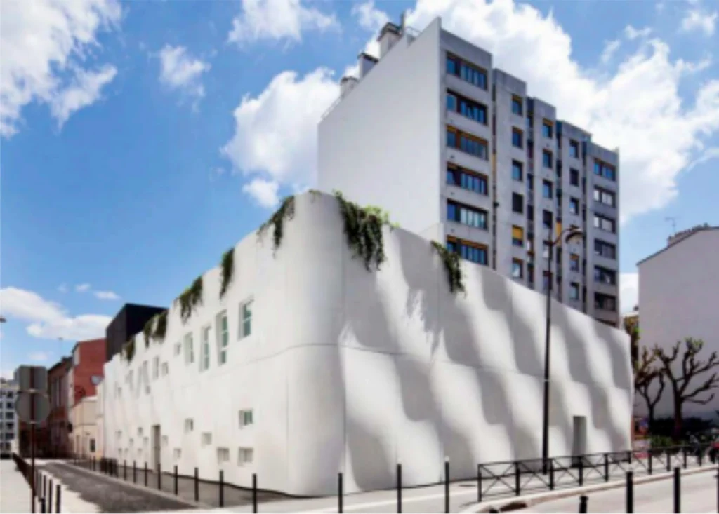 Utilisation de béton fibré à ultra haute performance pour la réalisation du parement de la façade de la crèche Pierre Budin, Paris France