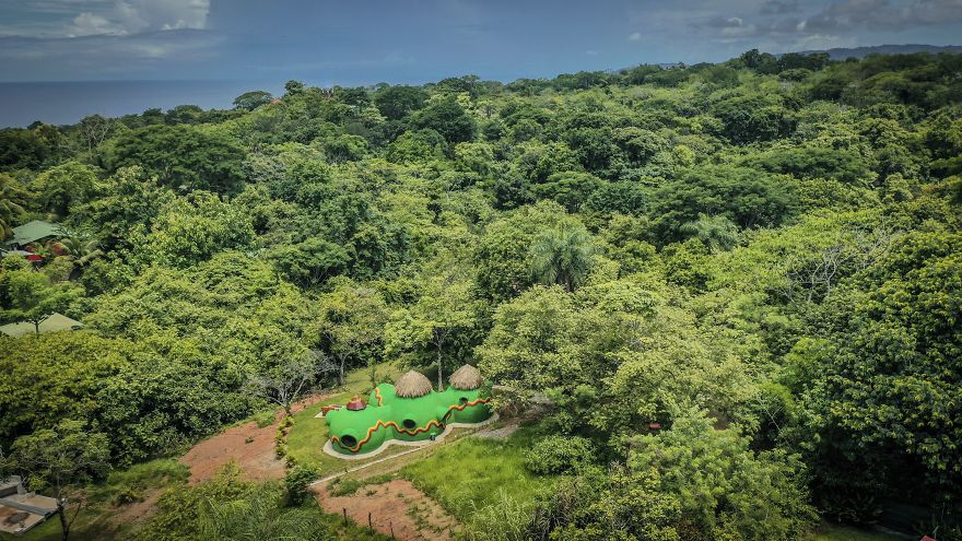 Je viens de terminer la construction de cette superbe maison de designer a Costa Rica