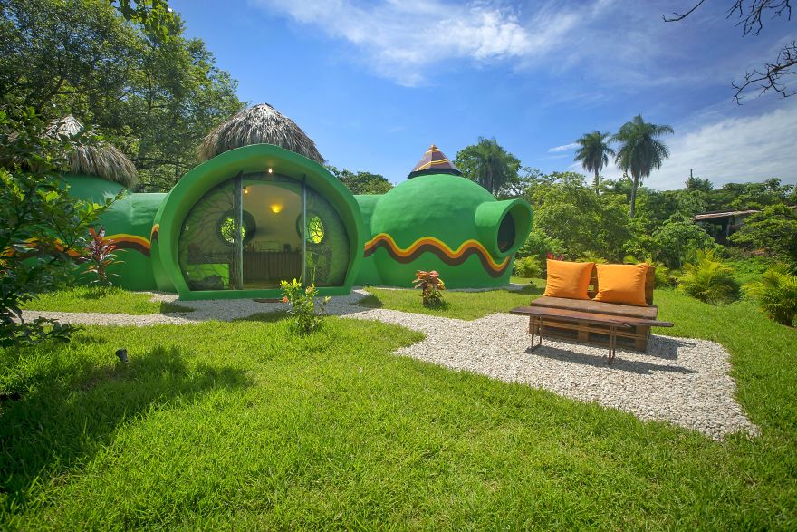 You have to see this stunning jungle dome house in Costa Rica